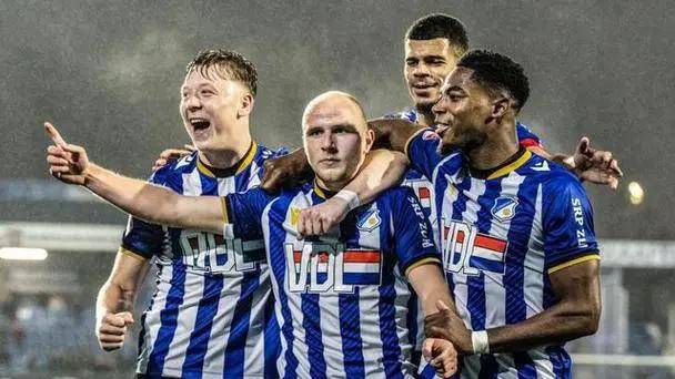 瓦力官网-关于柏林赫塔在主场斩获宝贵三分，提升排名的信息