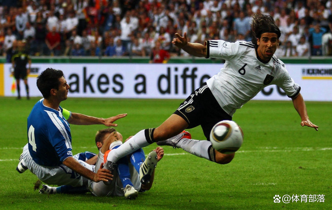 瓦力棋牌app-欧国联赛再掀狂潮，球场上热情高涨的简单介绍