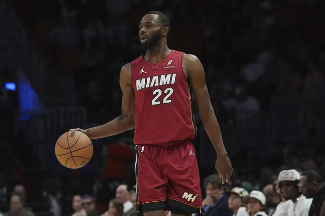 瓦力棋牌官网-维金斯连续高光表现，带领球队成功逆转战绩