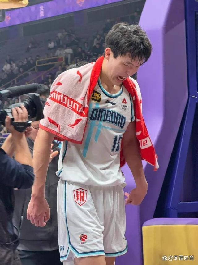 篮球比赛再现悬念逆转，球迷欢呼不已的简单介绍