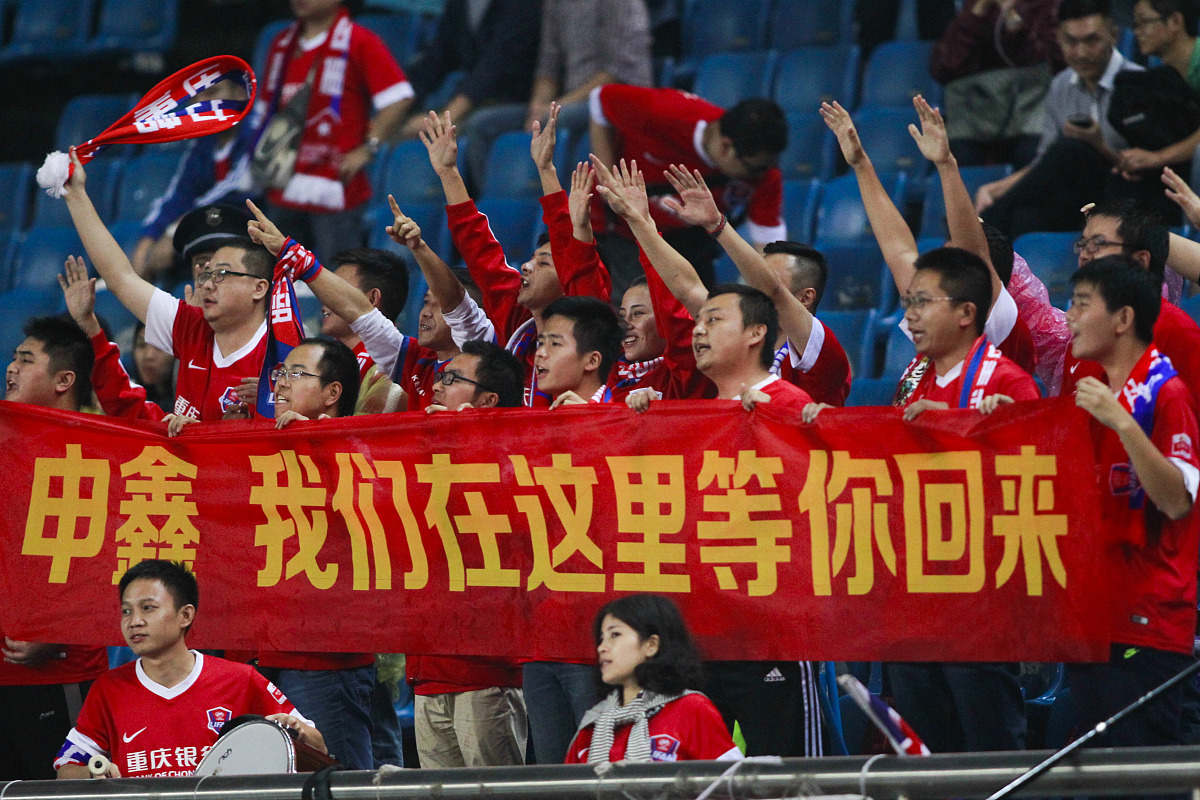 瓦力官网-击败对手的队伍全场球迷振奋欢呼的简单介绍