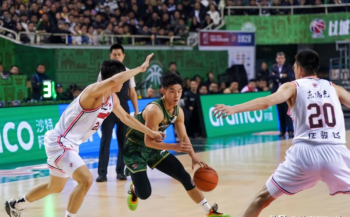 瓦力棋牌app-湖南男篮高居不下，击败榜首劲敌