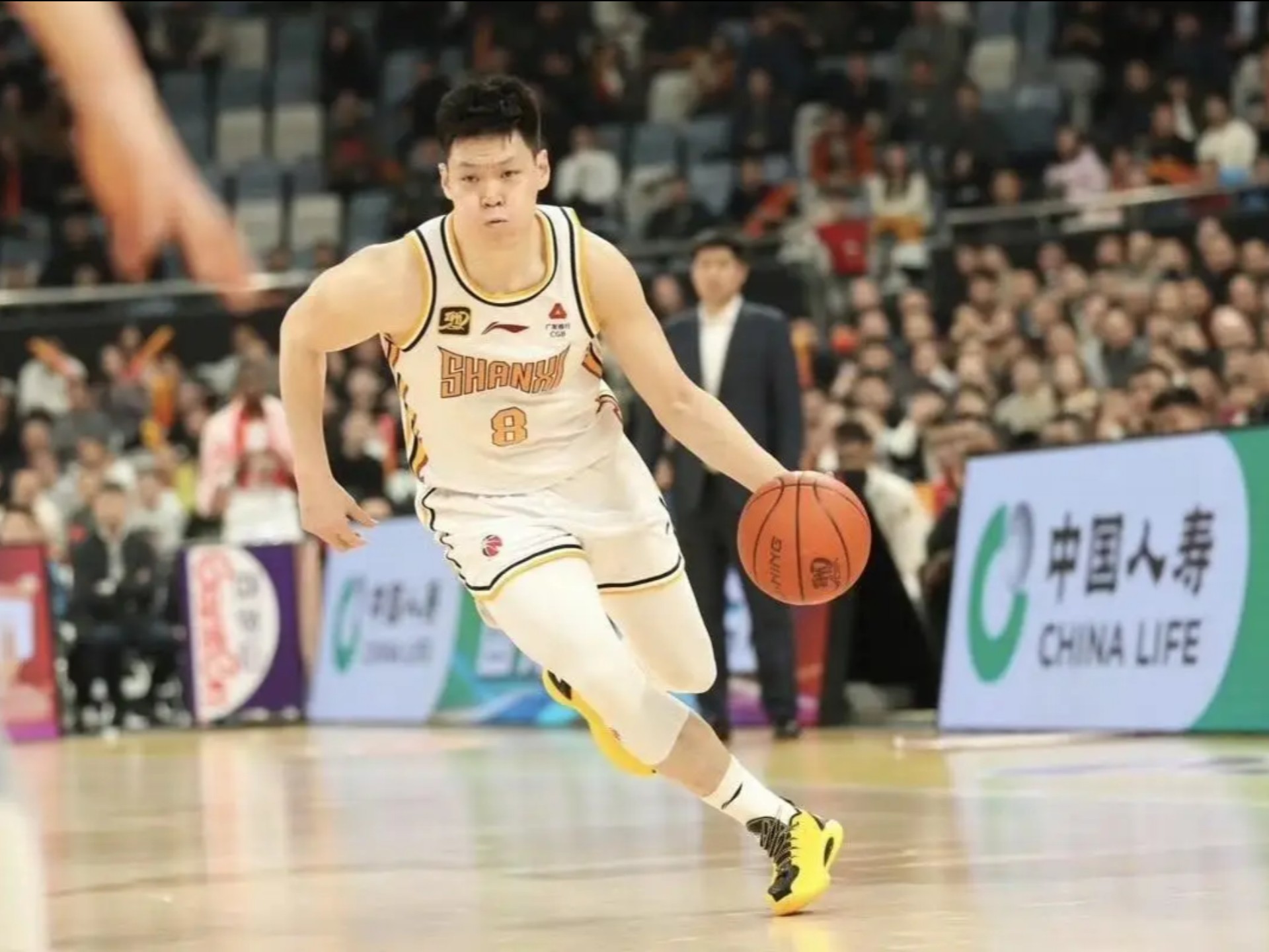 湖南男篮高居不下，击败榜首劲敌