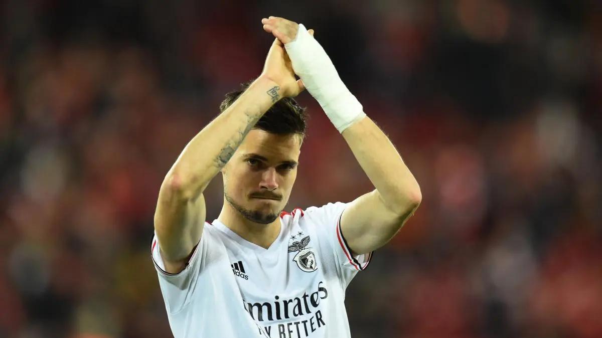 包含汉诺威在主场高分击败门兴格拉德巴赫的词条