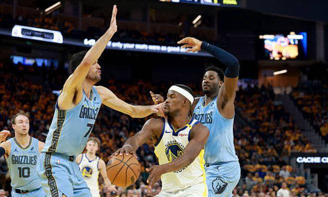 灰熊全队发挥出色，取得惊天逆转！