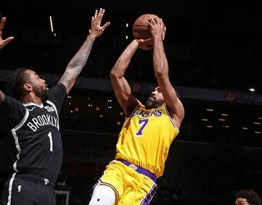 瓦力棋牌游戏-湖人连败，詹姆斯能否带队扭转局面？的简单介绍