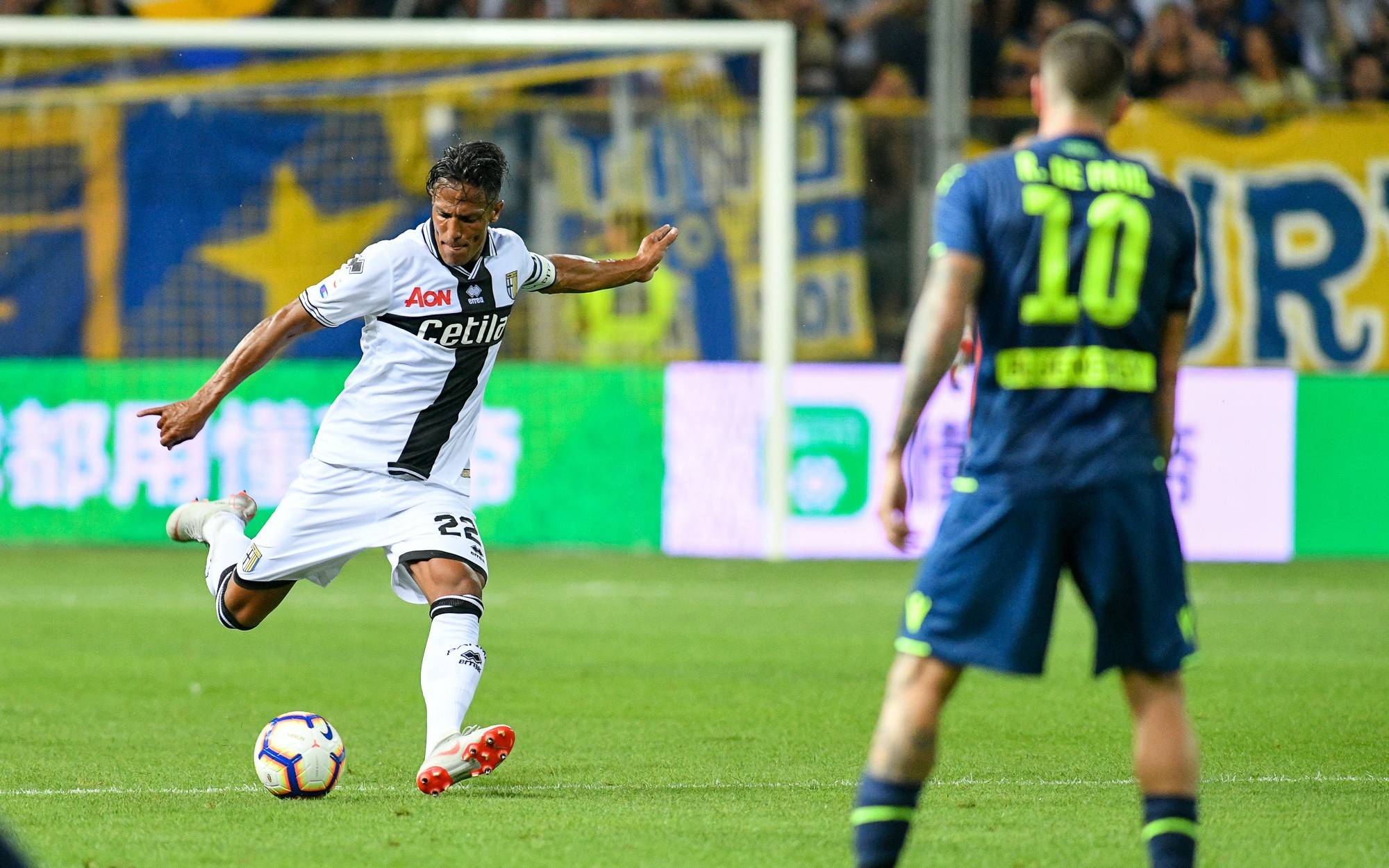 瓦力棋牌-意甲联赛迎来关键战役，球队奋力拼搏的简单介绍