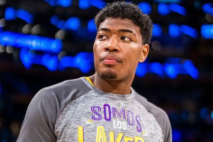 瓦力官网-湖人队主教练华特遭到球迷批评