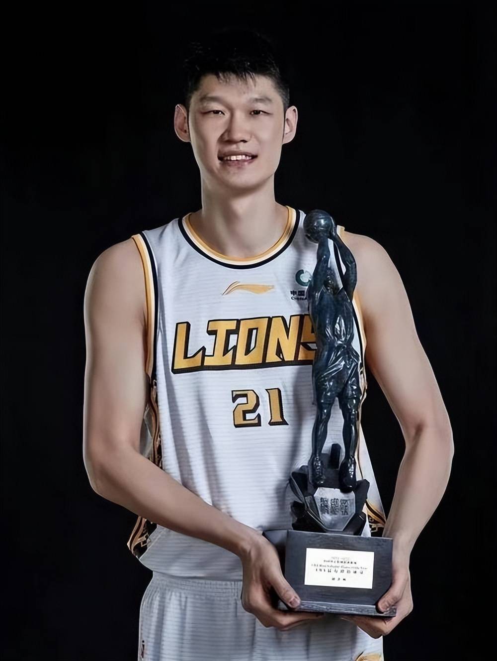 瓦力棋牌入口-河北男篮连胜收官，实力雄厚扬眉挥汗取胜的简单介绍