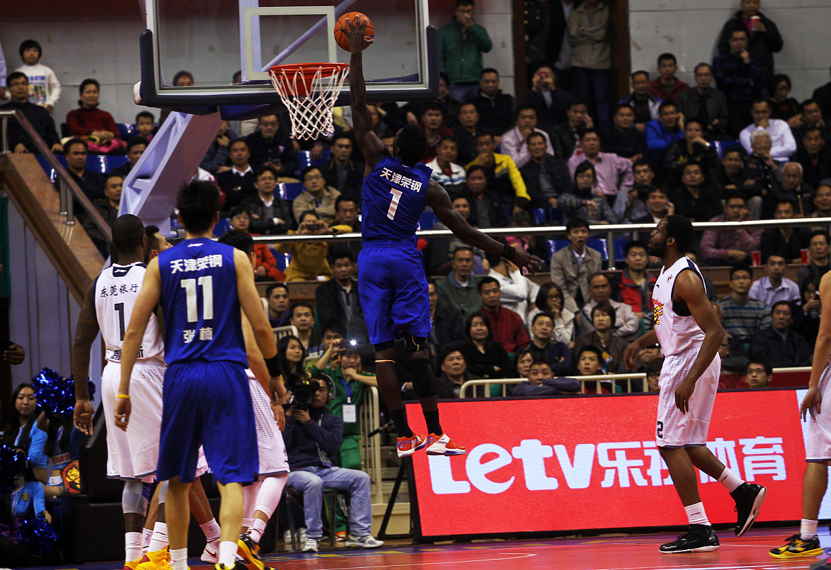 瓦力棋牌-精彩对决！球队实力对比，赛场争锋