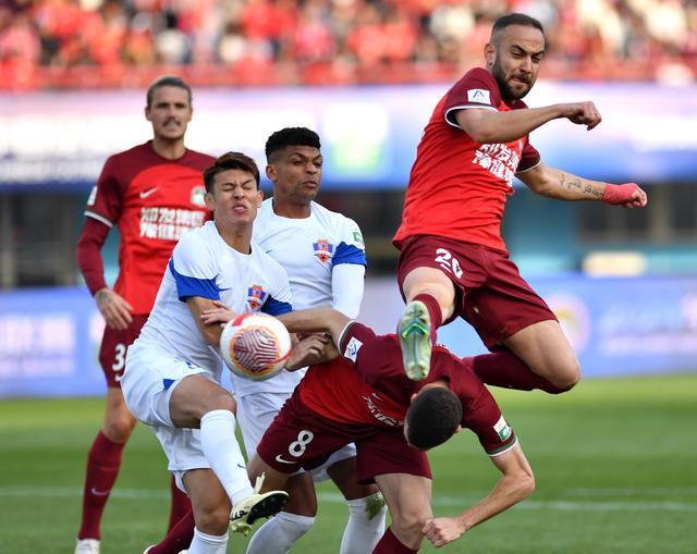 泰达与上港交锋，胜负将如何？