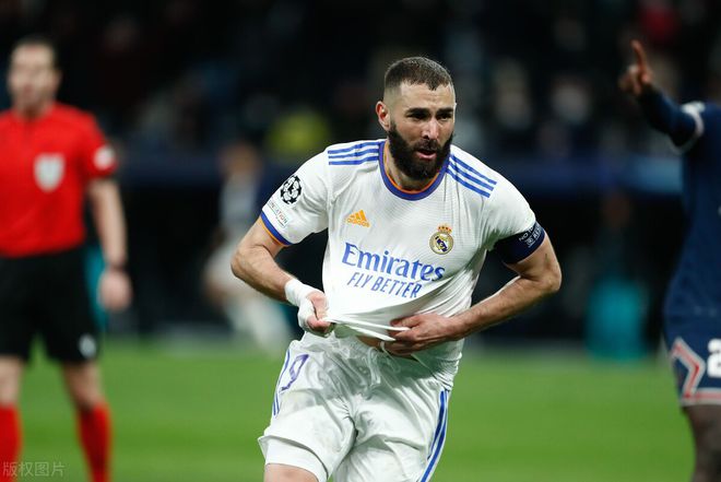 皇马逆袭！本泽马建功，皇家马德里晋级半决赛