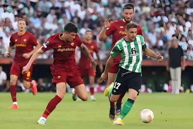 瓦力官网-佛罗伦萨中场表现出色，助球队连胜取得好成绩