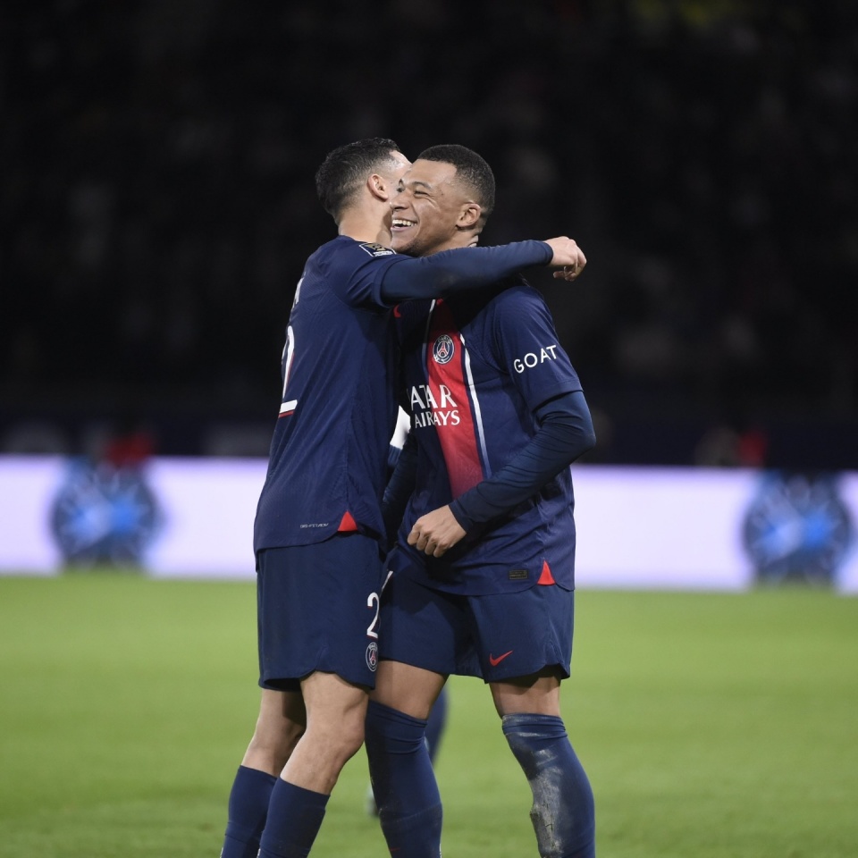 法国主场横扫芬兰，姆巴佩破门