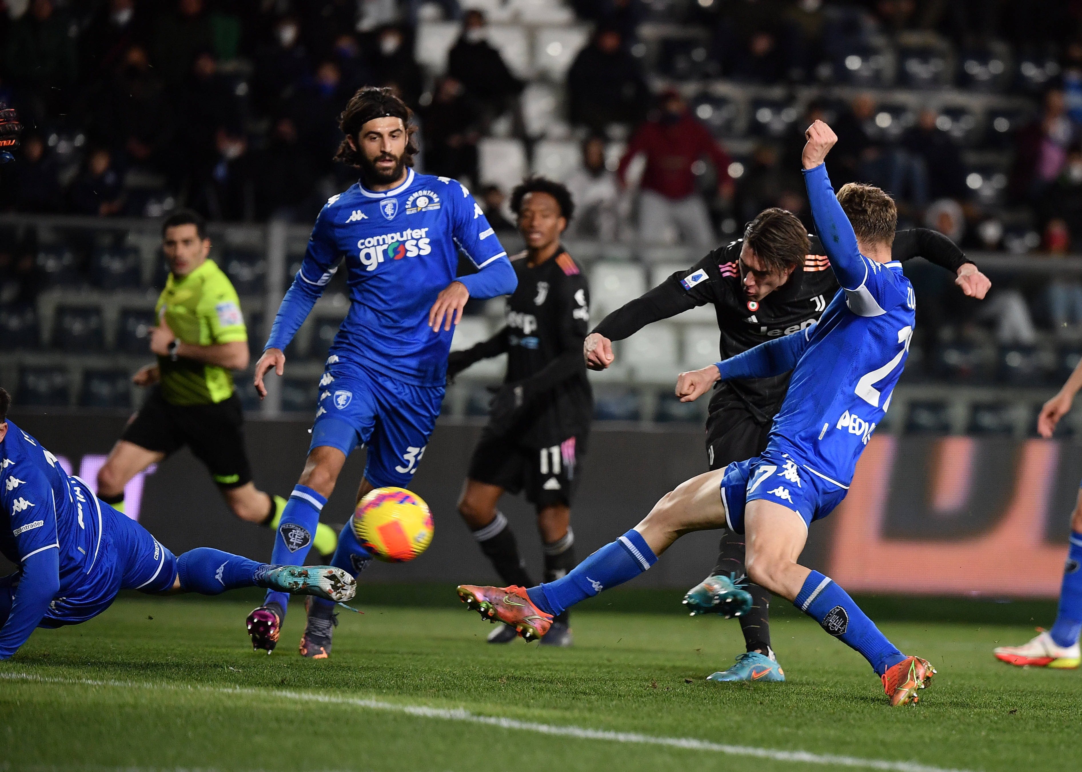 莱切斯特城主场大胜，继续保持主场不败势头的简单介绍