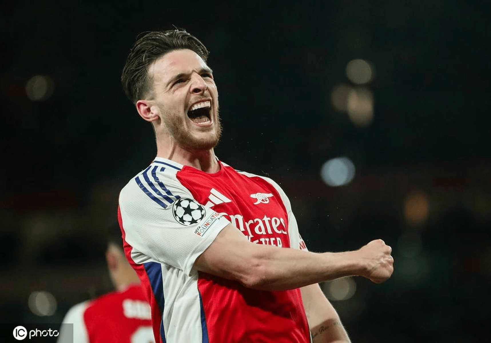 瓦力棋牌-包含阿森纳门将博洛锋破门，帮助球队逆转获胜的词条