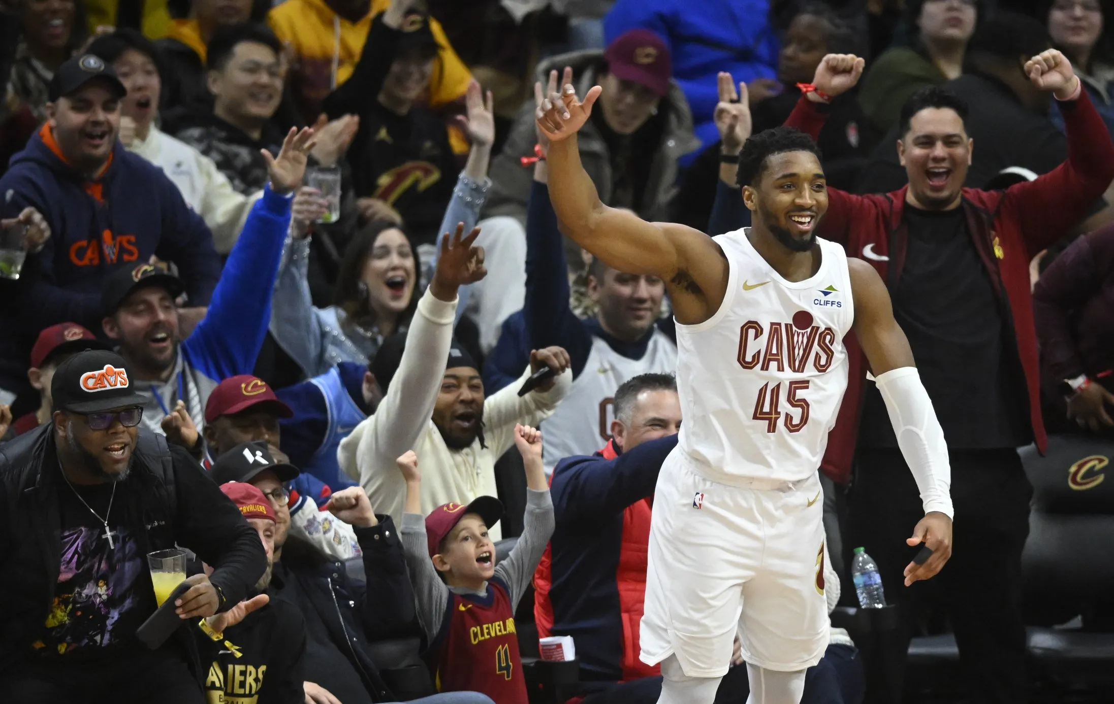 开拓者队主场战斗力爆棚，轻松击败对手