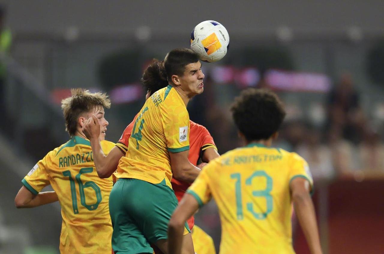 瓦力官网-澳大利亚队在比赛中取得优势