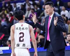 雄鹿后卫全明星报名遇阻，努力拓展实力不放弃