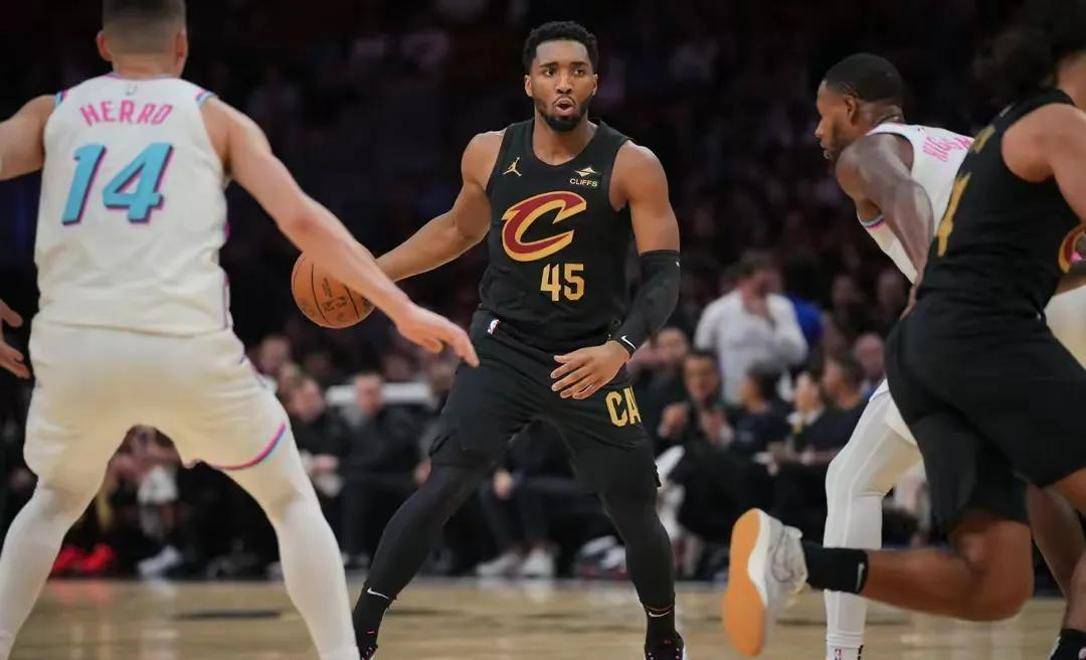 火箭强势回归稳操胜券，季后赛希望再一次升温