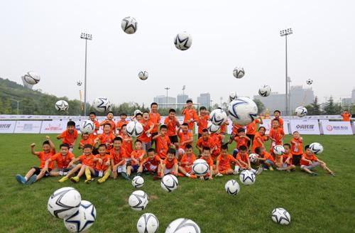 瓦力棋牌入口-梦幻进球落地生根，足球比赛掀起人气风暴