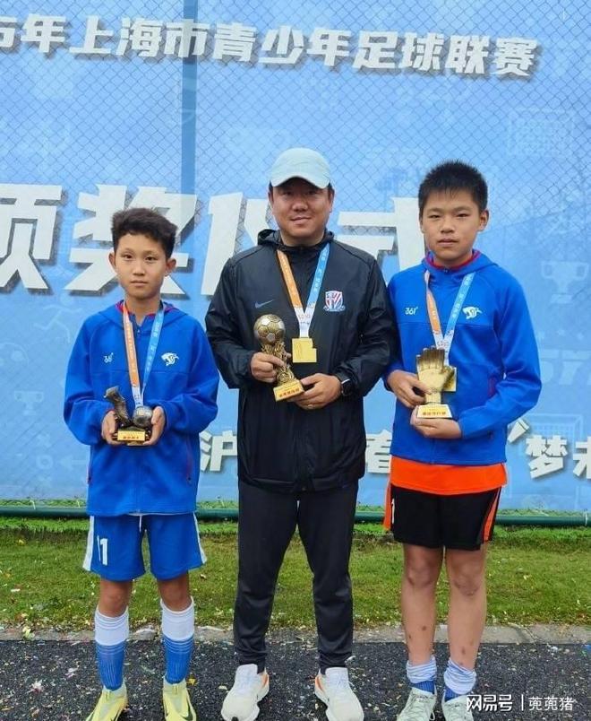 少年足球比赛中出现天才球员，引发关注