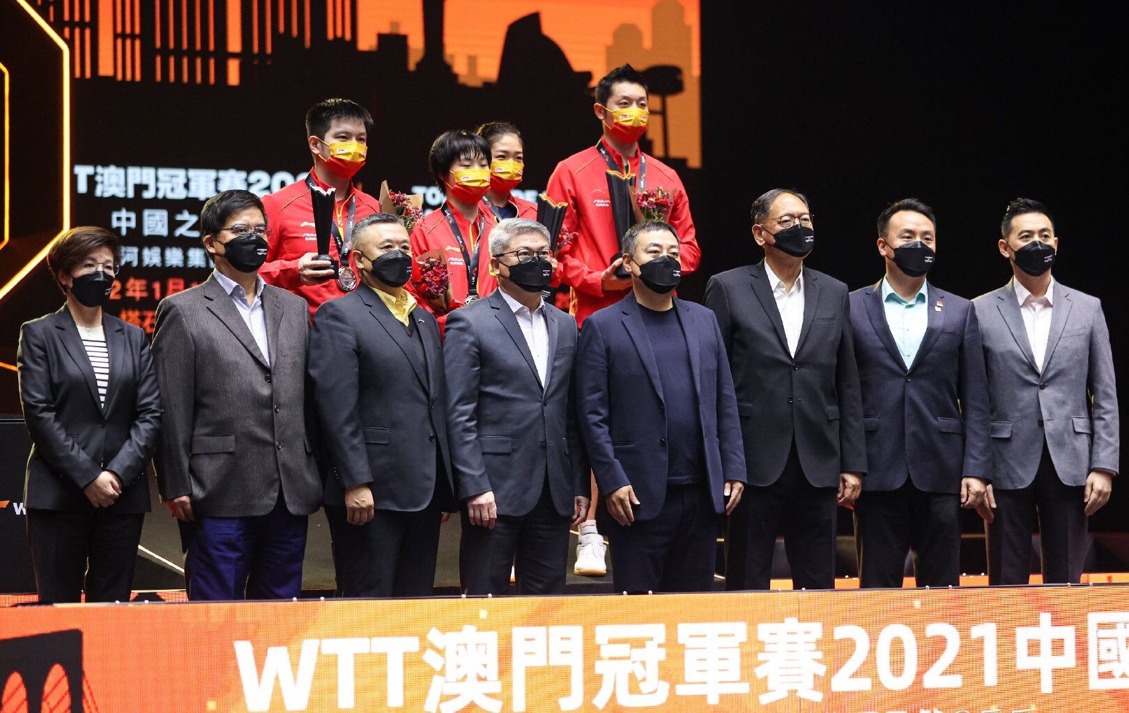 关于新加坡游泳偶像轻松夺下冠军，风采飘飘的信息