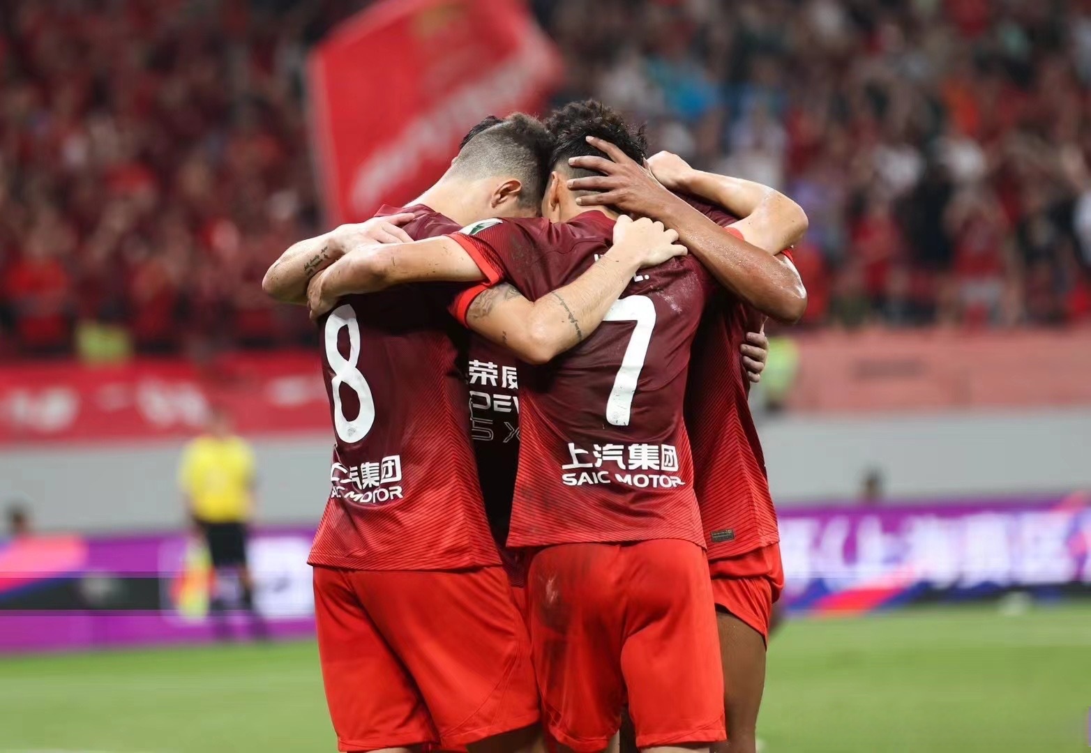 瓦力棋牌官网-上港主场大胜，球队连胜三轮零封对手表现优秀