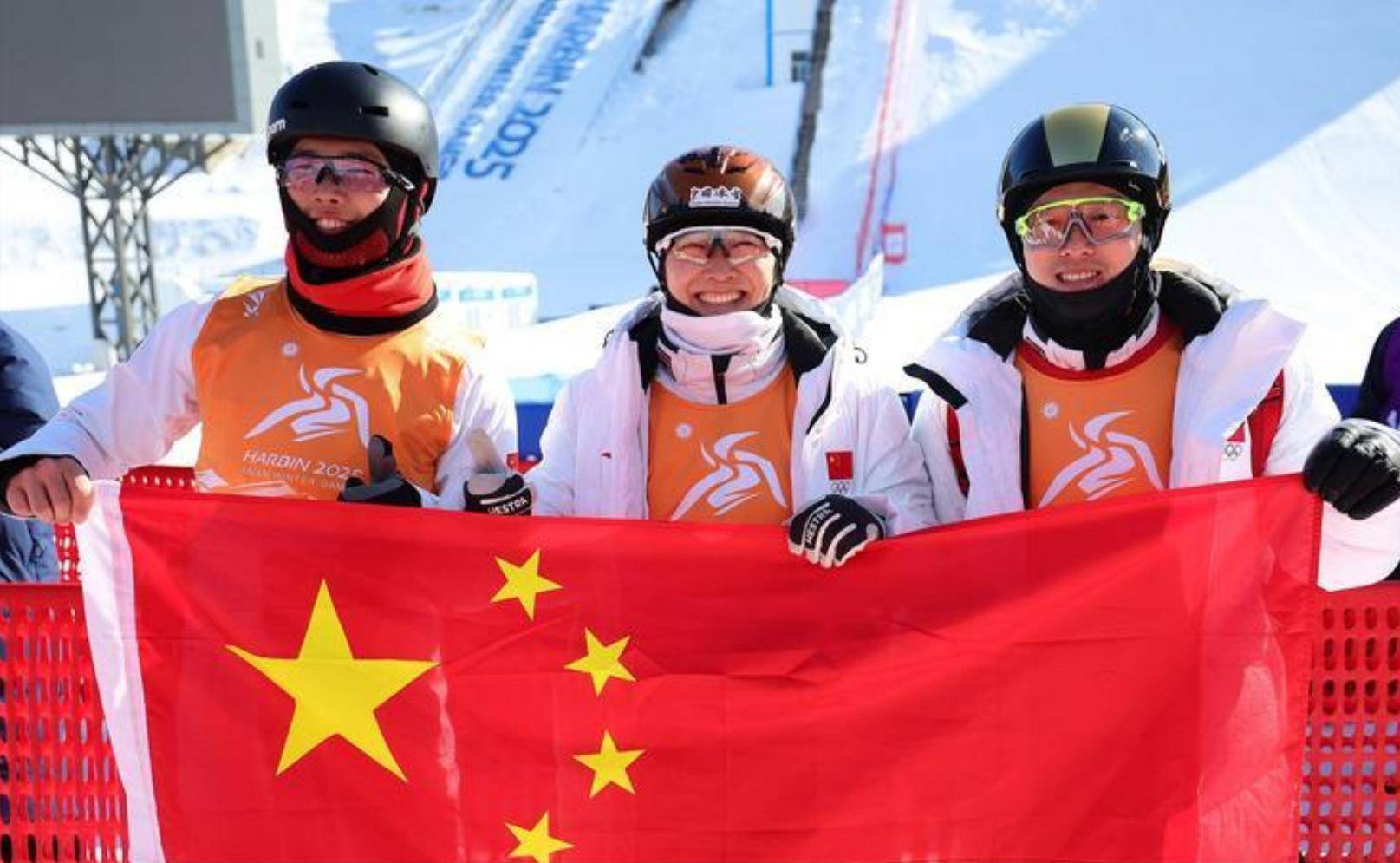 加拿大冰雪运动员拼尽全力，获得冠军头衔