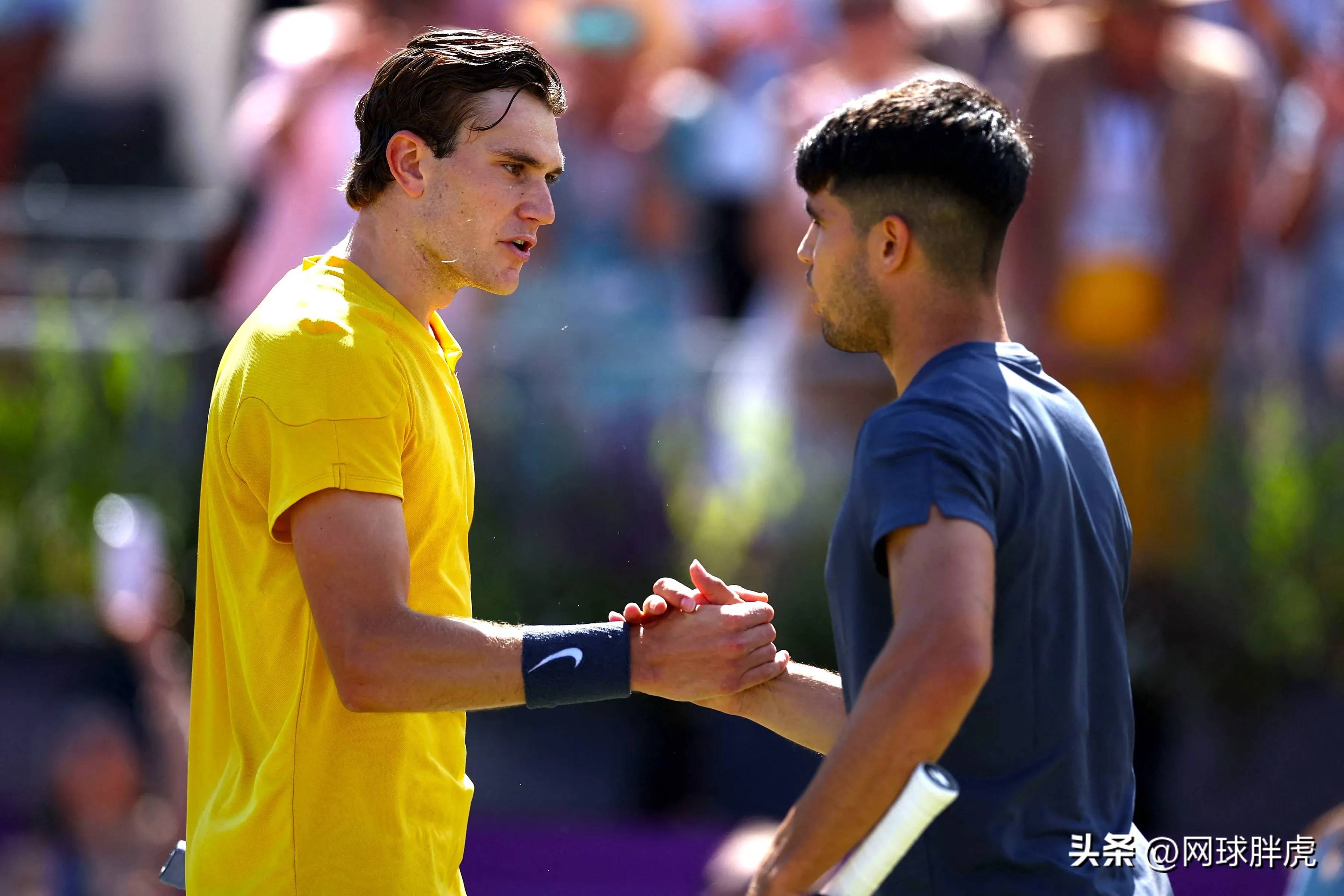 争夺桂冠壮举，球员拼尽全力不畏强敌的简单介绍