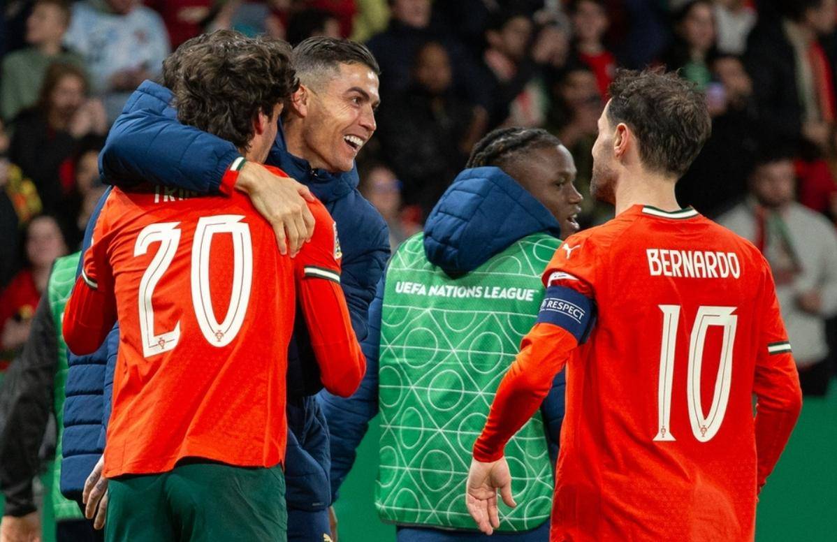 对抗激烈，双方反复激战至终场的简单介绍