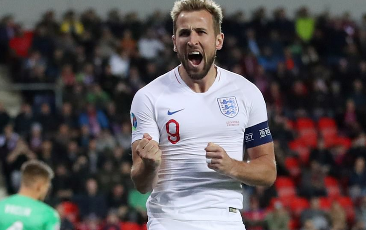 包含保加利亚客场获胜，稳定晋级形势的词条