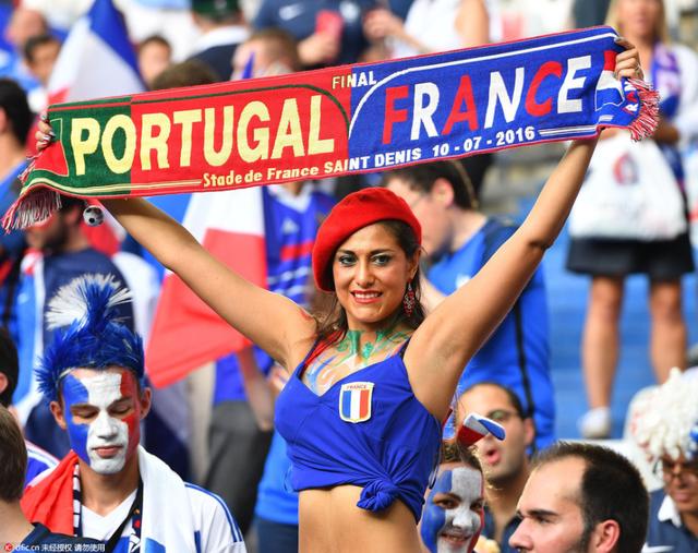 欧洲足球赛事吸引众多球迷狂热追捧