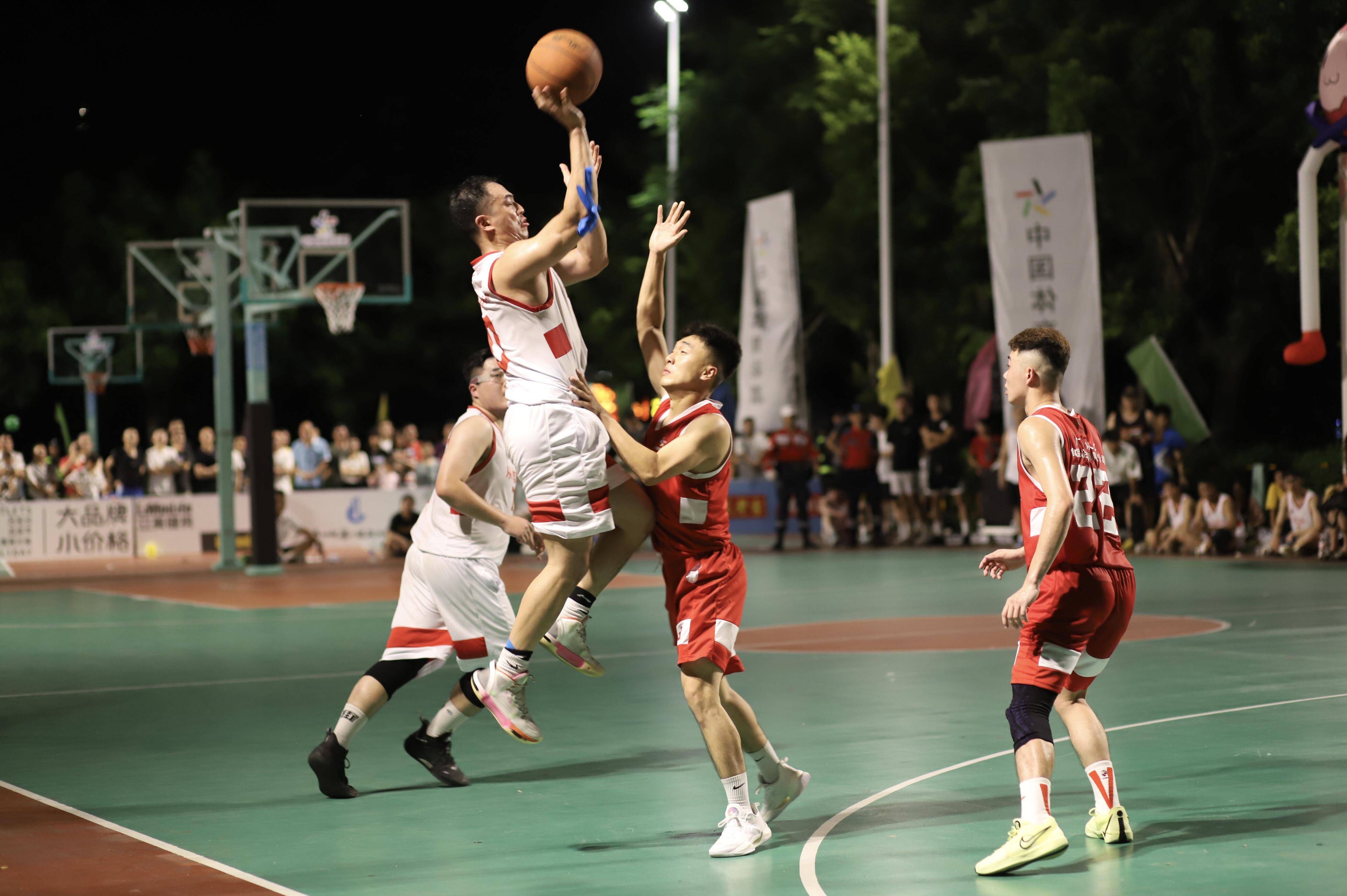 瓦力棋牌游戏-顶级国内篮球比赛引发球迷热情的简单介绍