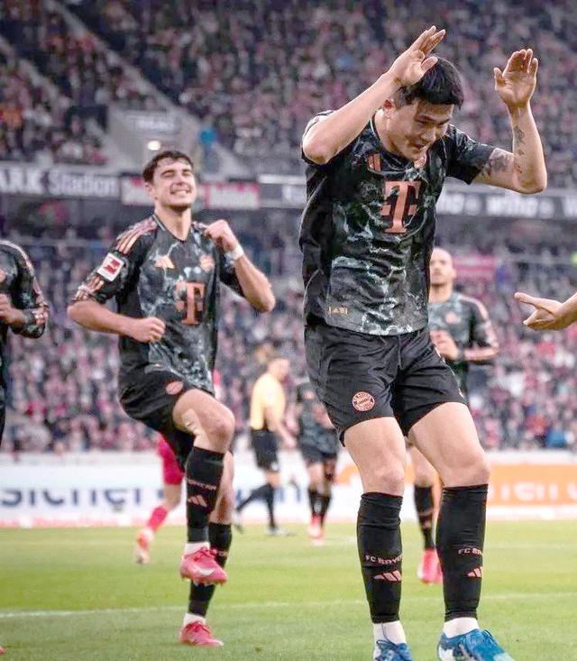 瓦力官网-欧洲足球豪门纷纷亮相，球场大战风云再起