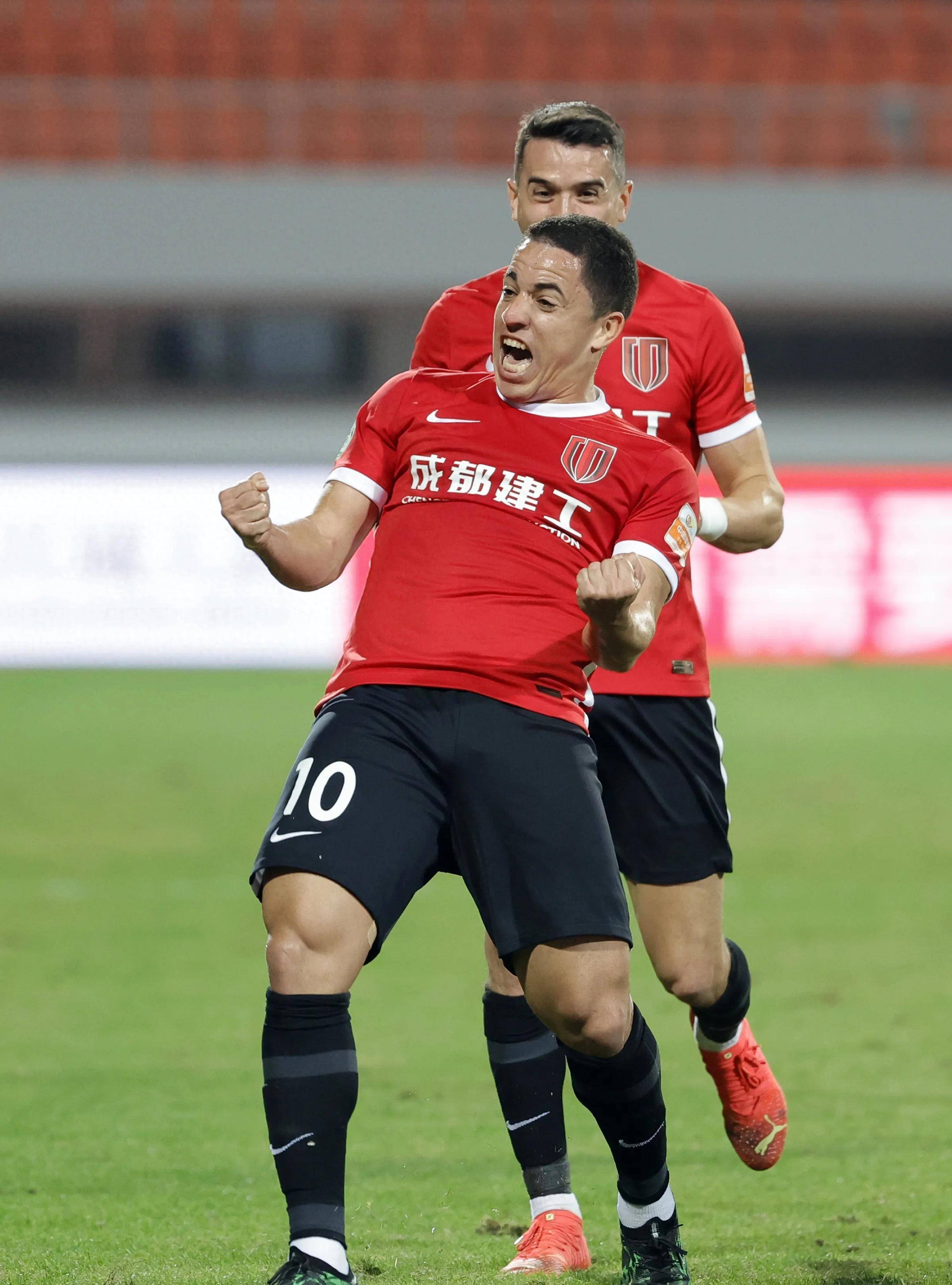 瓦力棋牌官网-包含青岛黄海打出精彩比赛令人眼前一亮，球迷欢呼不已的词条