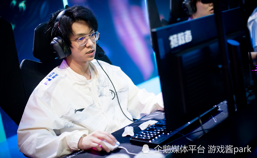 瓦力棋牌官网-IG翻盘CLG，Viper操刀奇招英雄翻盘宿命之战入围赛，技惊四座的简单介绍