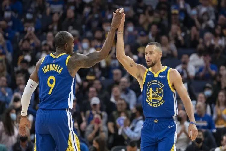 76人胜雄鹿，伊戈达拉发威的简单介绍