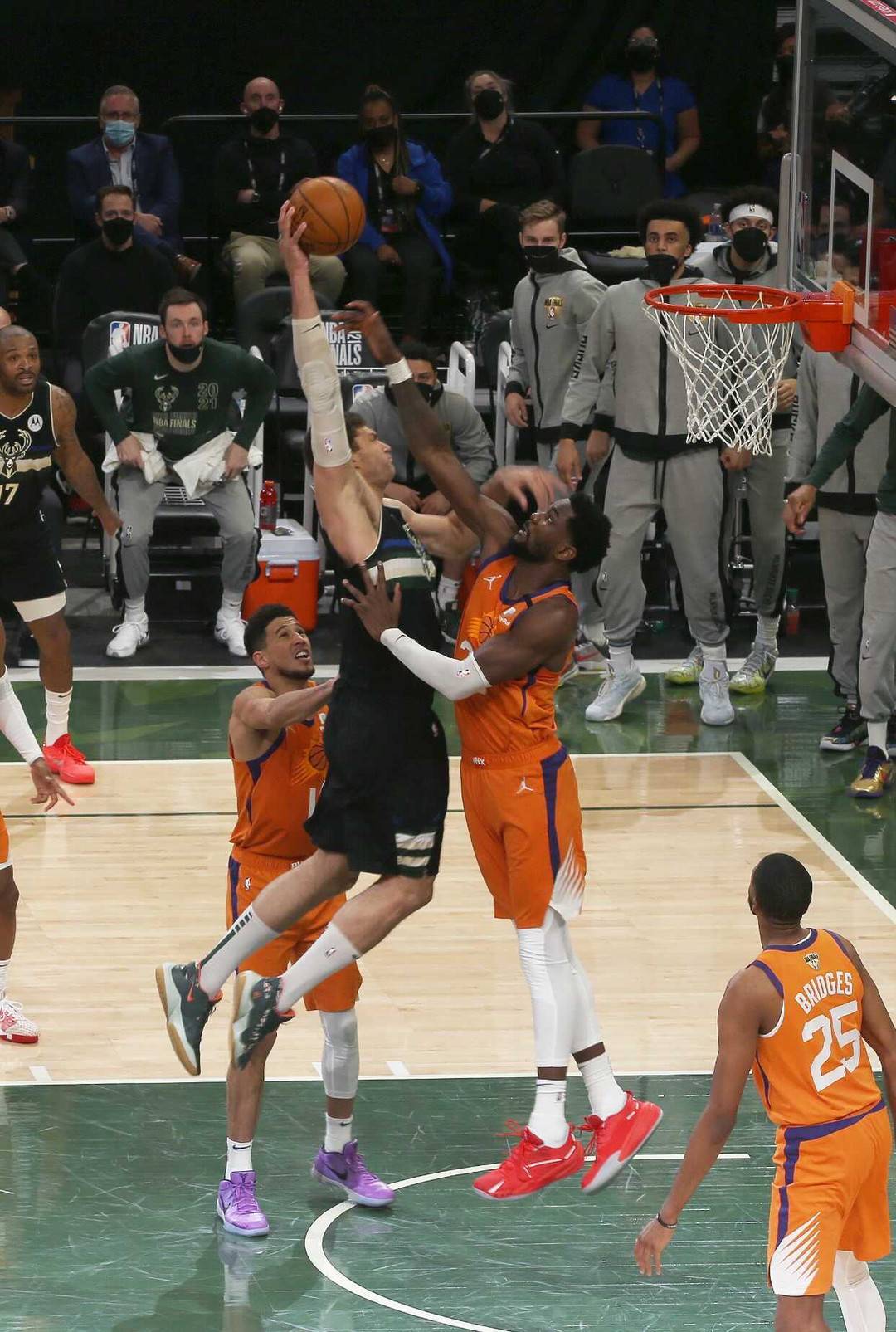 雄鹿队击败公牛队，继续稳坐东部第一