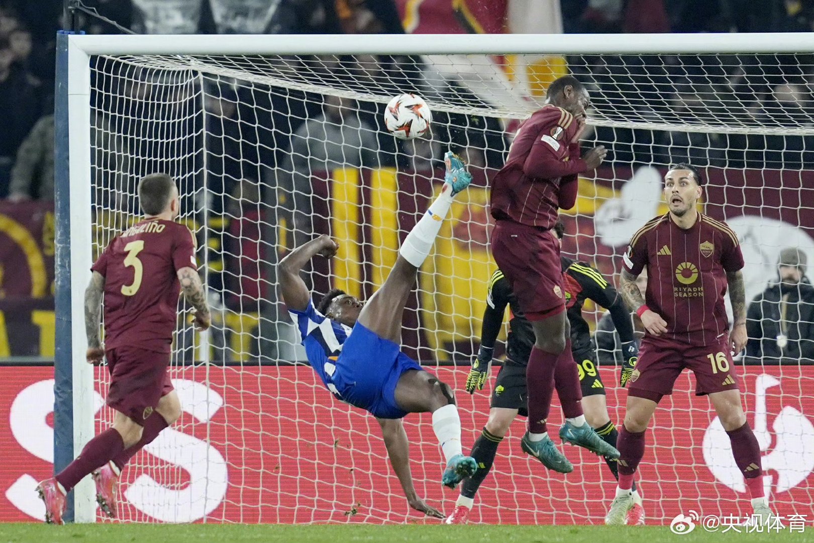 阿贾克斯挑战波尔图，胜负难料