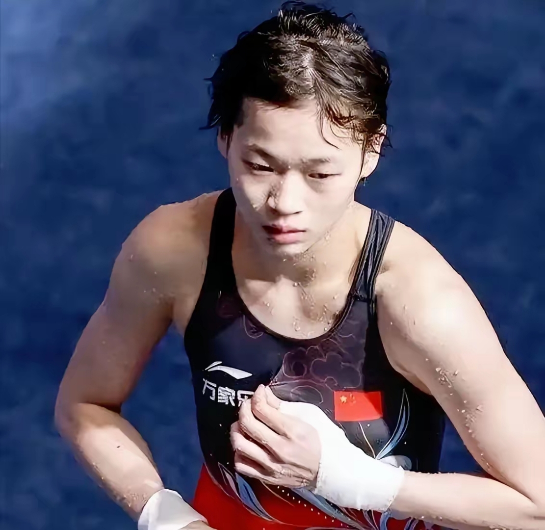 跳水冠军再登巅峰，笑逐颜开称霸赛场